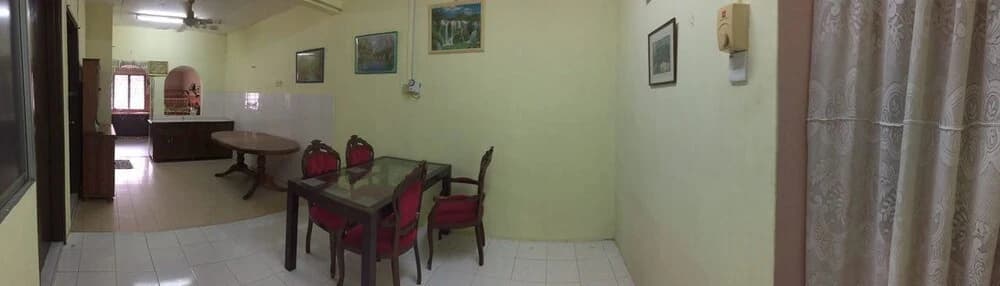 A'isy Rest House - photo 9