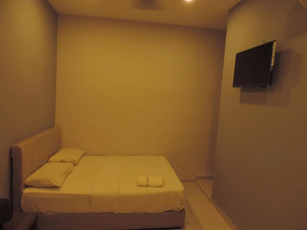 Golden Leaf Hotel Danga Bay - photo 10