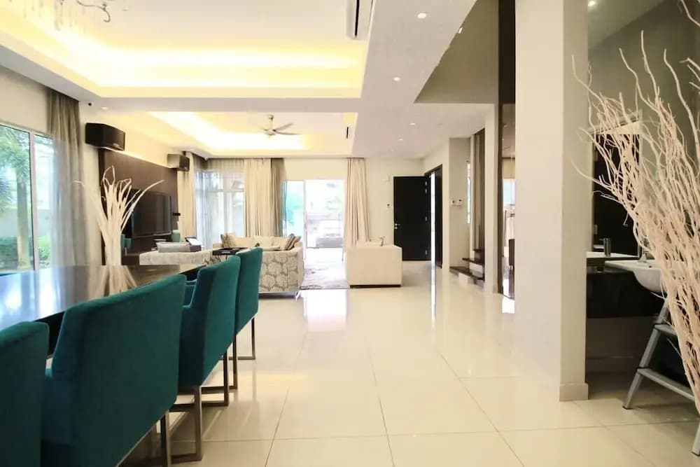 Chic 4BR Oasis With Gazebo, Your Dream Getaway - photo 17