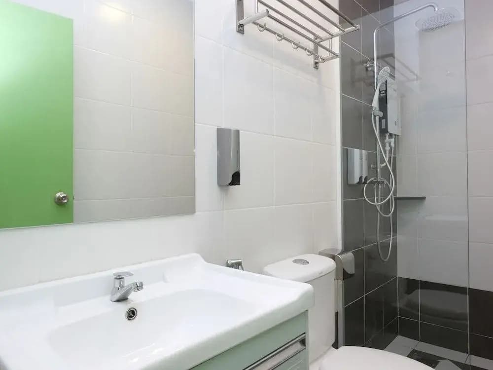 OYO 1139 W Hotel Cemerlang - photo 9