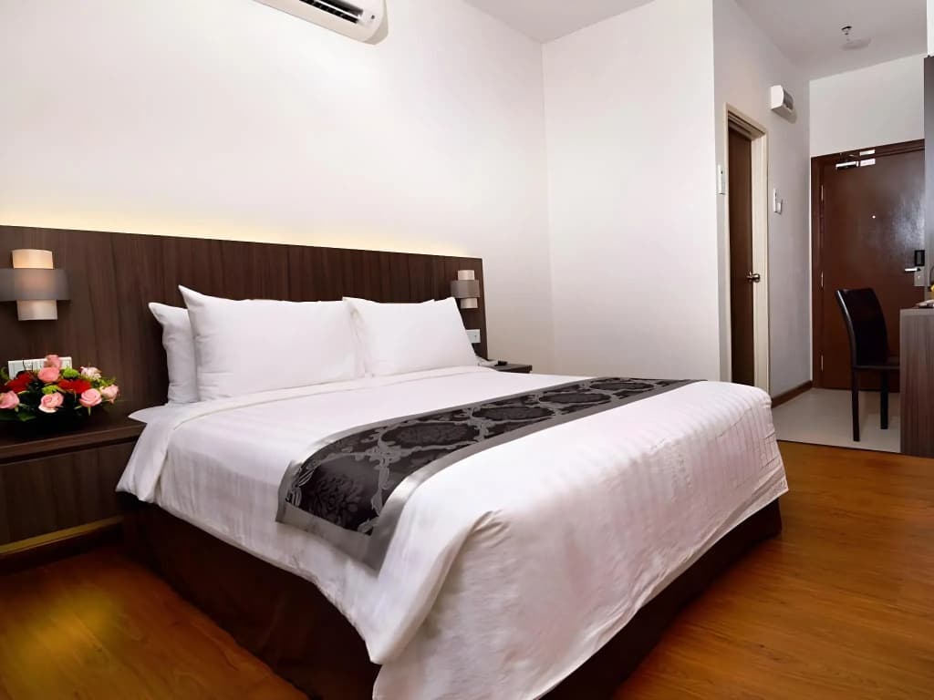Holiday Villa Hotel & Suites - photo 26