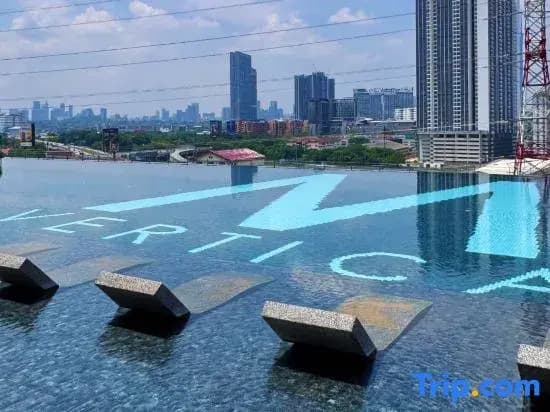 KL Modern Family Suites • 3–4BR • Walk to MRT/Mall • Infinity Pool - photo 6