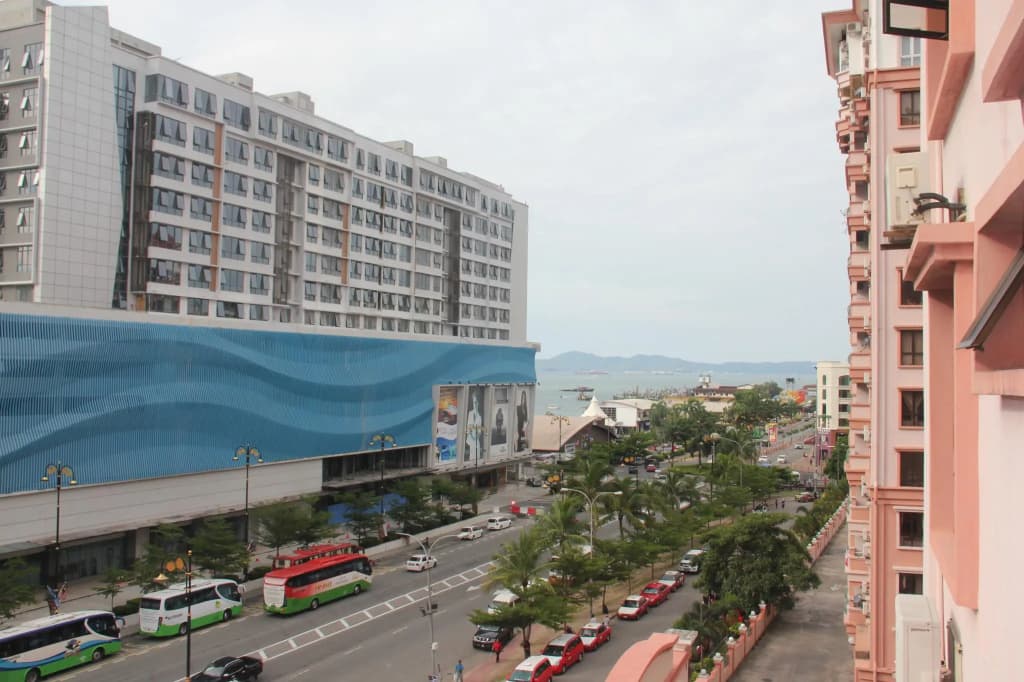 Marimari Marina Service Condo - photo 3