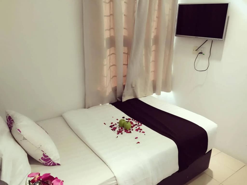 Apple 1 Hotel Queensbay - photo 5