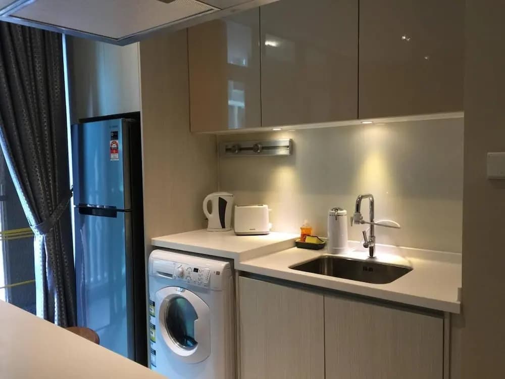 Modern Downtown Oasis Aloha Suite - photo 9