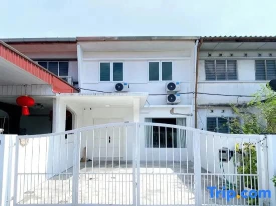 Modern 4BR, 2BA Home – Sleeps 10, 2-Car Parking by Jovial - photo 1