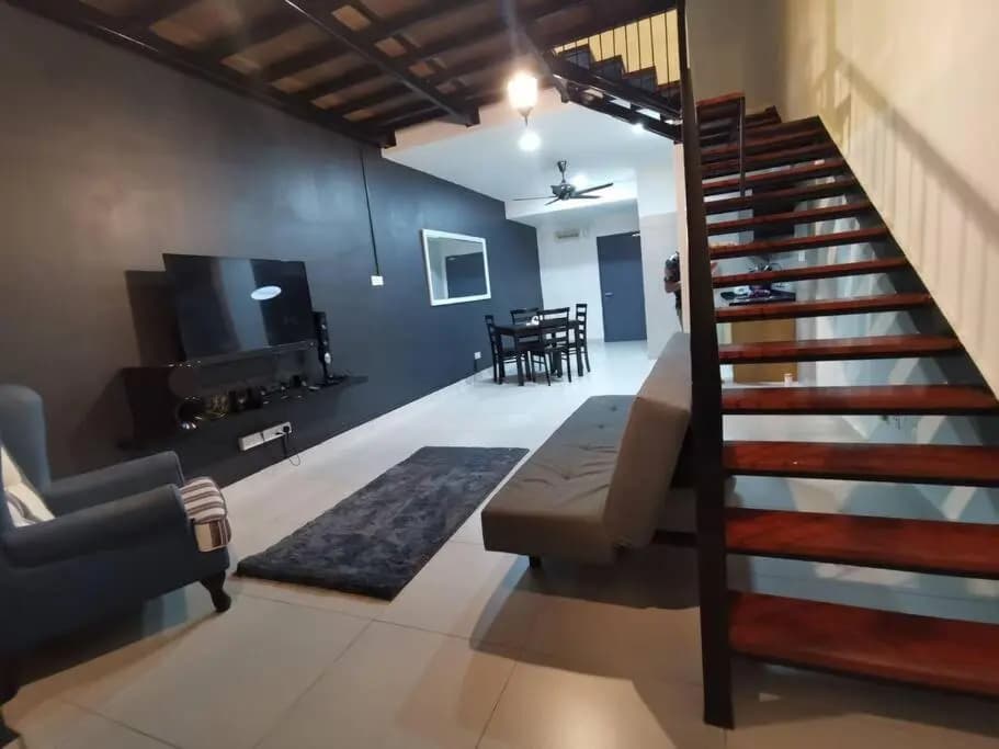 Duplex Apartment Lakeview - Free Netflix & WiFi - photo 7