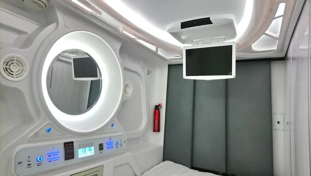 Stay With Me Capsules Hostel - photo 4