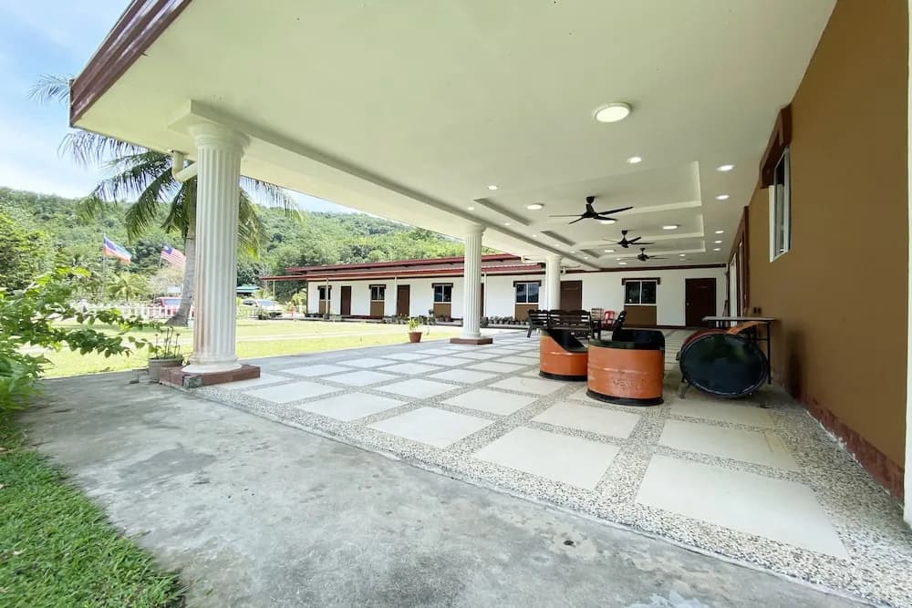 OYO Home 90319 Ambong Bay Resthouse Homes - photo 12
