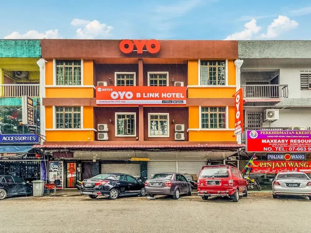 OYO 89703 B Link Hotel - photo 1
