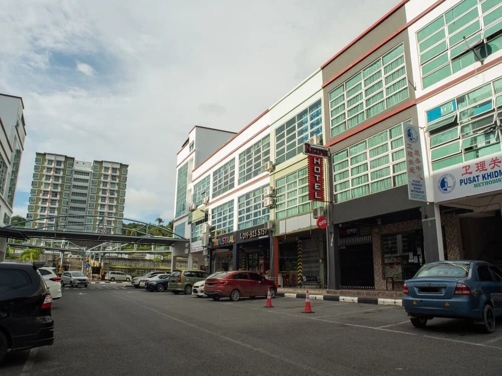 Red's Hotel - photo 1