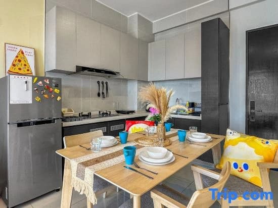 FunxVivid Seaview 2BR 2CP near SG CIQ KSL ZooJB - photo 4