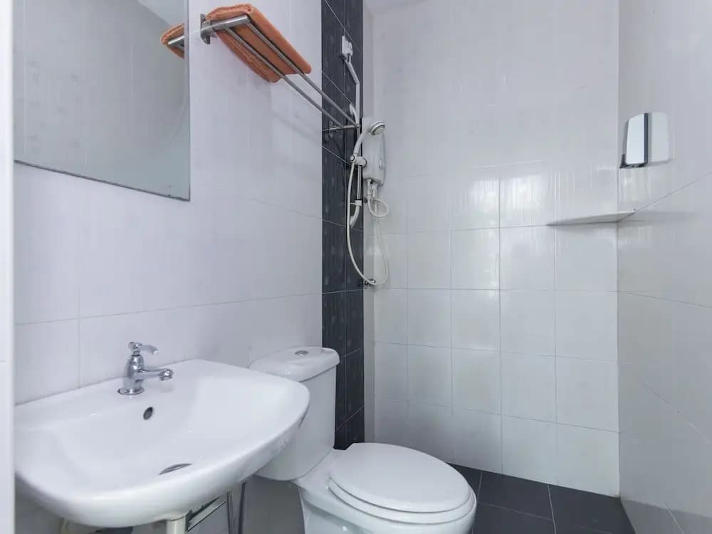 OYO 445 Charisma Hotel - photo 10