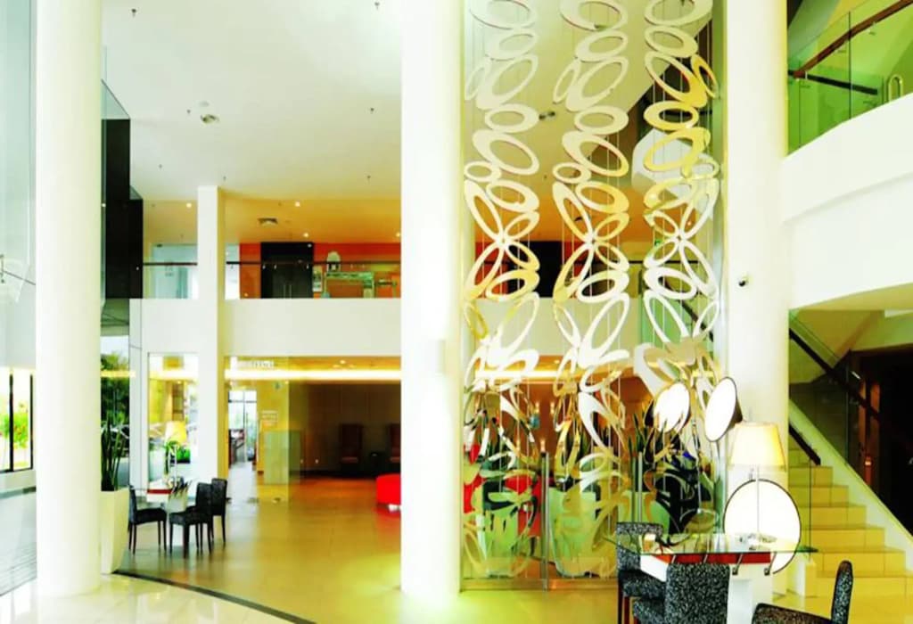 Kings Green Hotel - photo 2