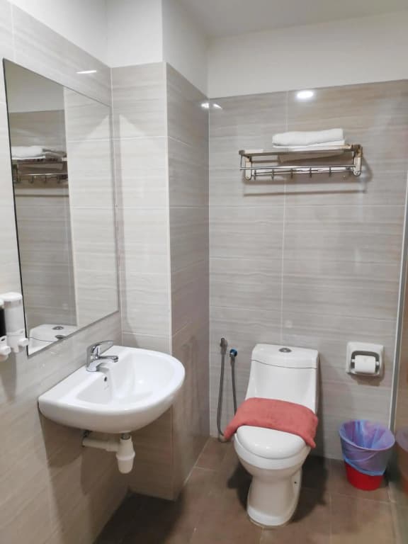 OYO 142 SH Hotel Kota Damansara - photo 27