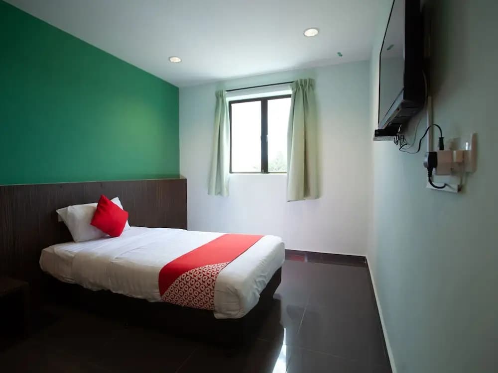 Space Hotel by OYO Rooms - photo 4