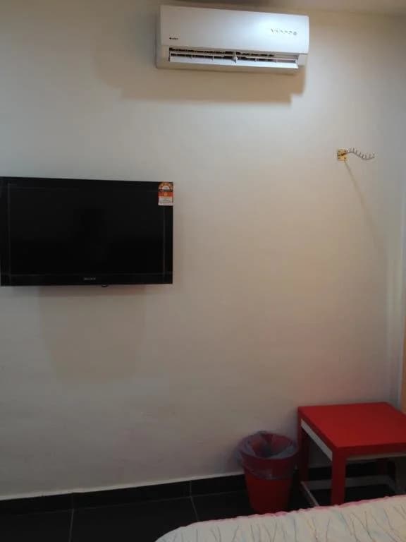 White House Cubical Hotel - photo 2