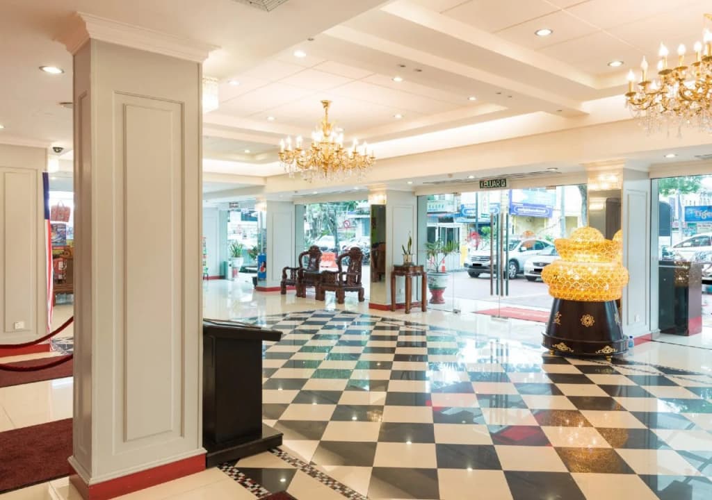 Red Rock Hotel - photo 2