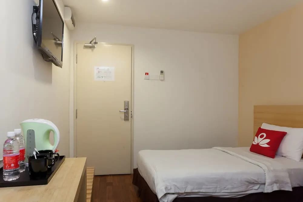 ZEN Rooms Opposite YMCA - photo 12