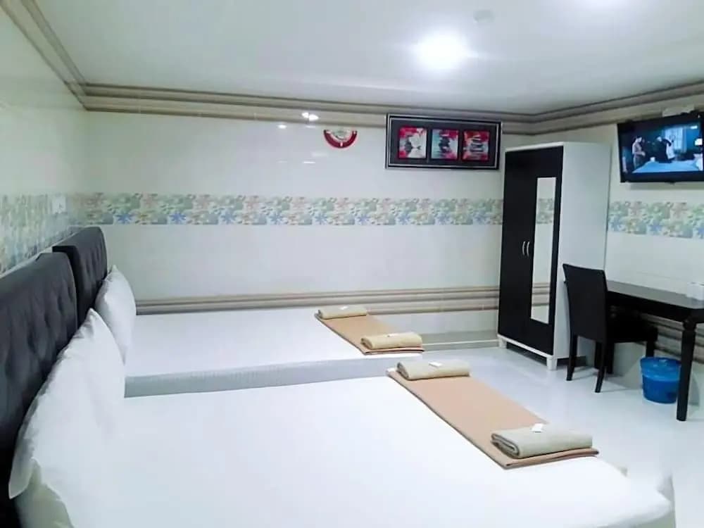 Sungai Besi Hotel - photo 11