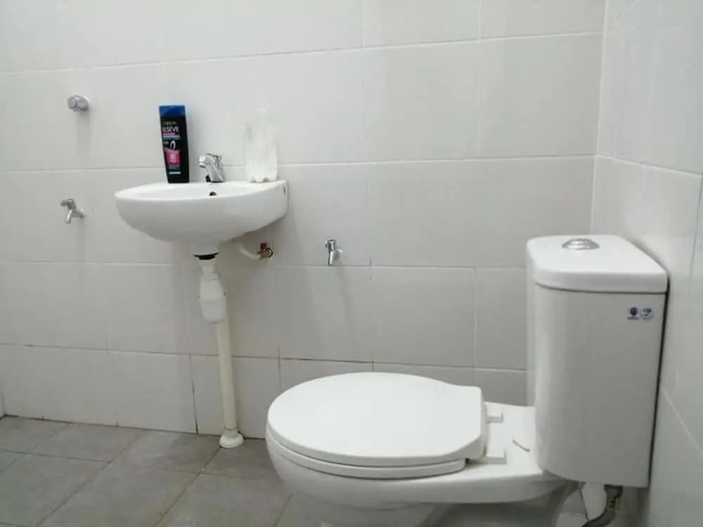 Family Room in Kuching, With Ac and Wifi - photo 6