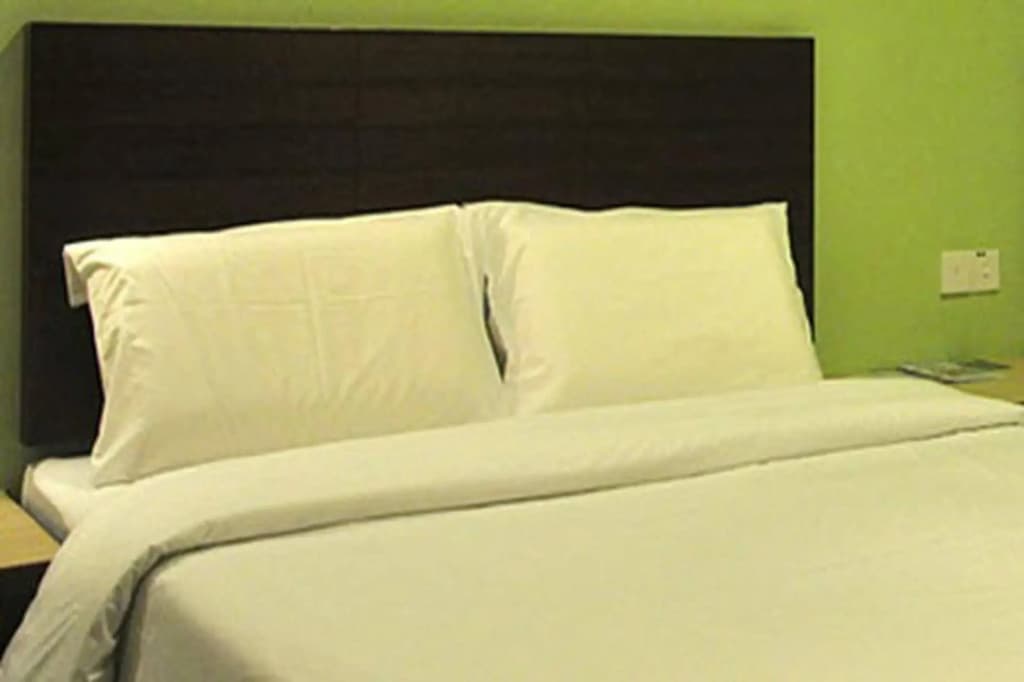 Golden Bay Hotel - photo 12