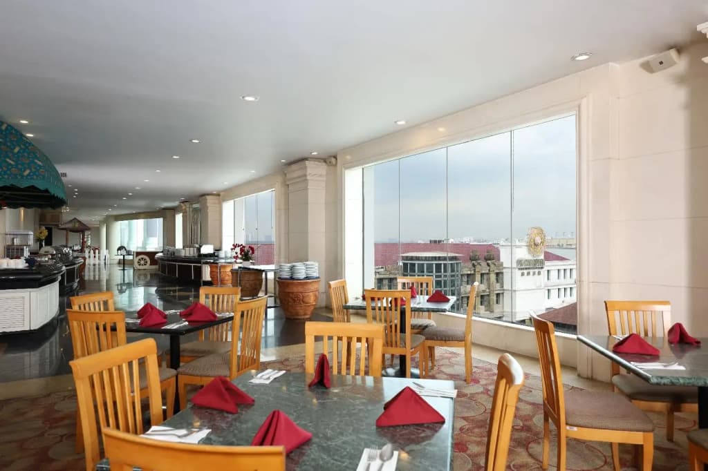Berjaya Waterfront Hotel - photo 32