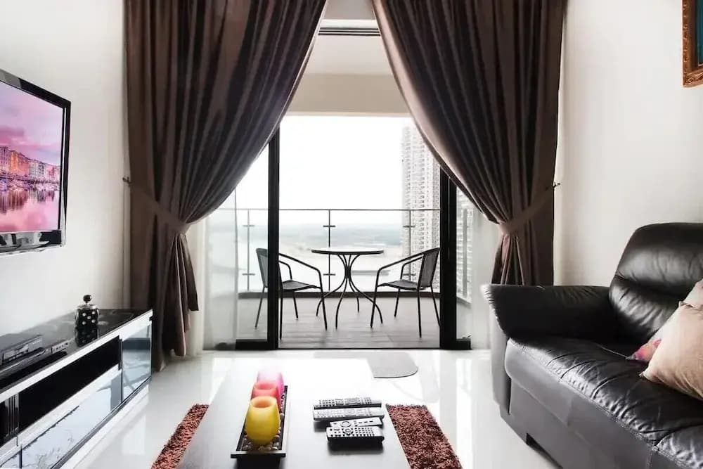 High-floor 2BR Suite, Water Views, Free Parking - photo 2