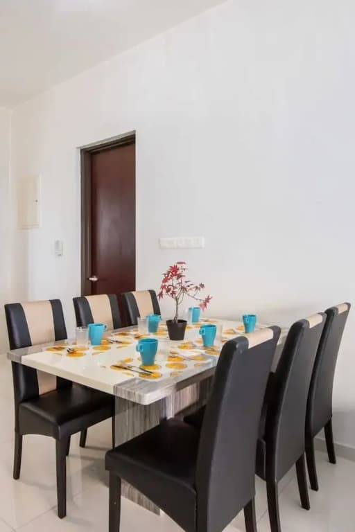 Chic 3BR in Danga Bay With Water Views & Parking - photo 15