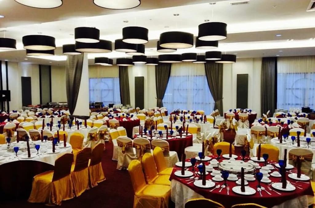 Holiday Villa Hotel & Suites - photo 19
