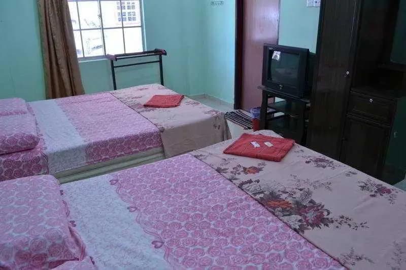 Tanjung Malie Beach Motel - photo 3