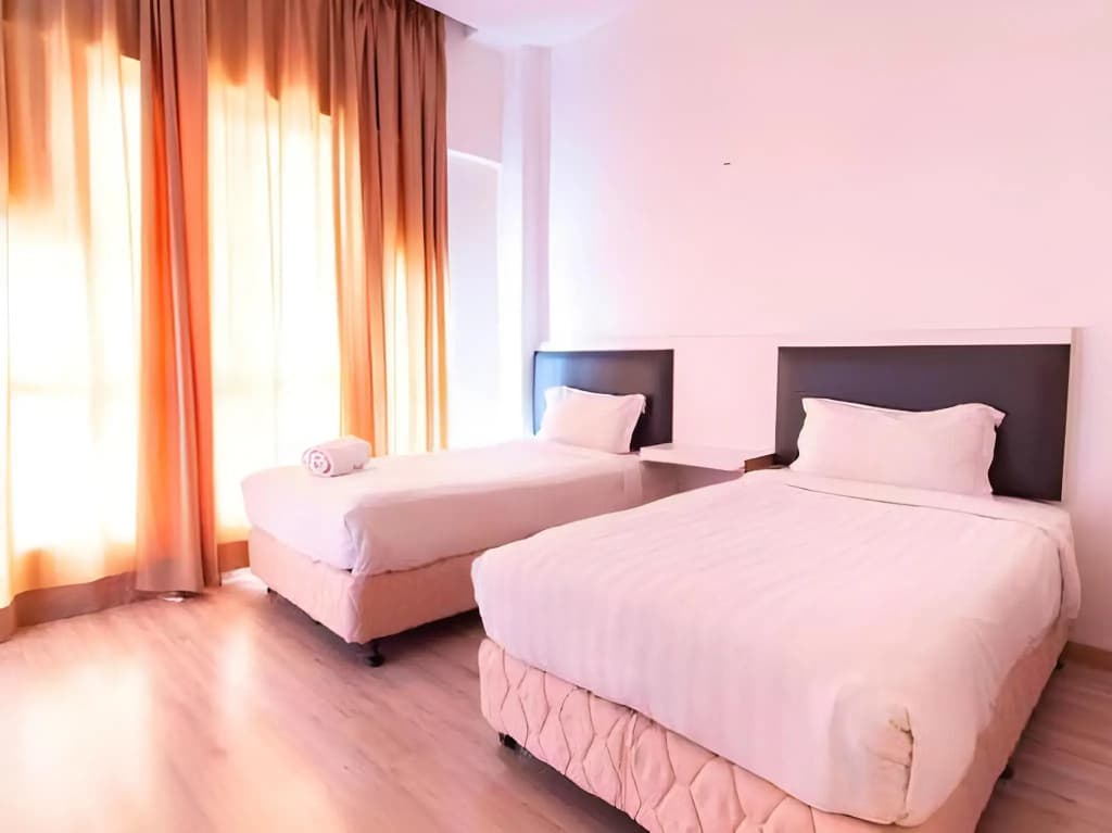 Hotel Zamburger Plaza Mahkota - photo 7
