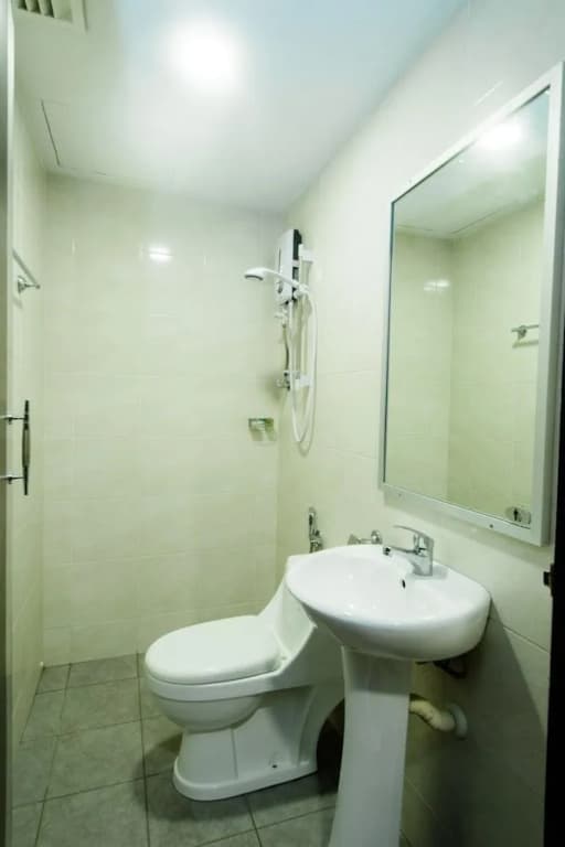 OYO 89456 V Motel - photo 10