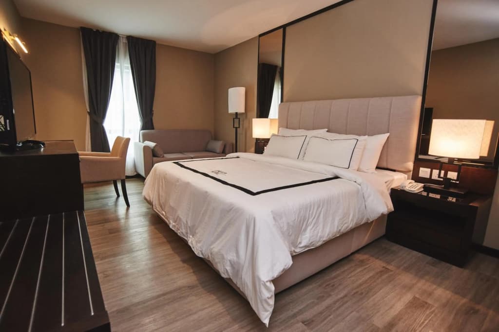 Corsica Hotel - photo 4