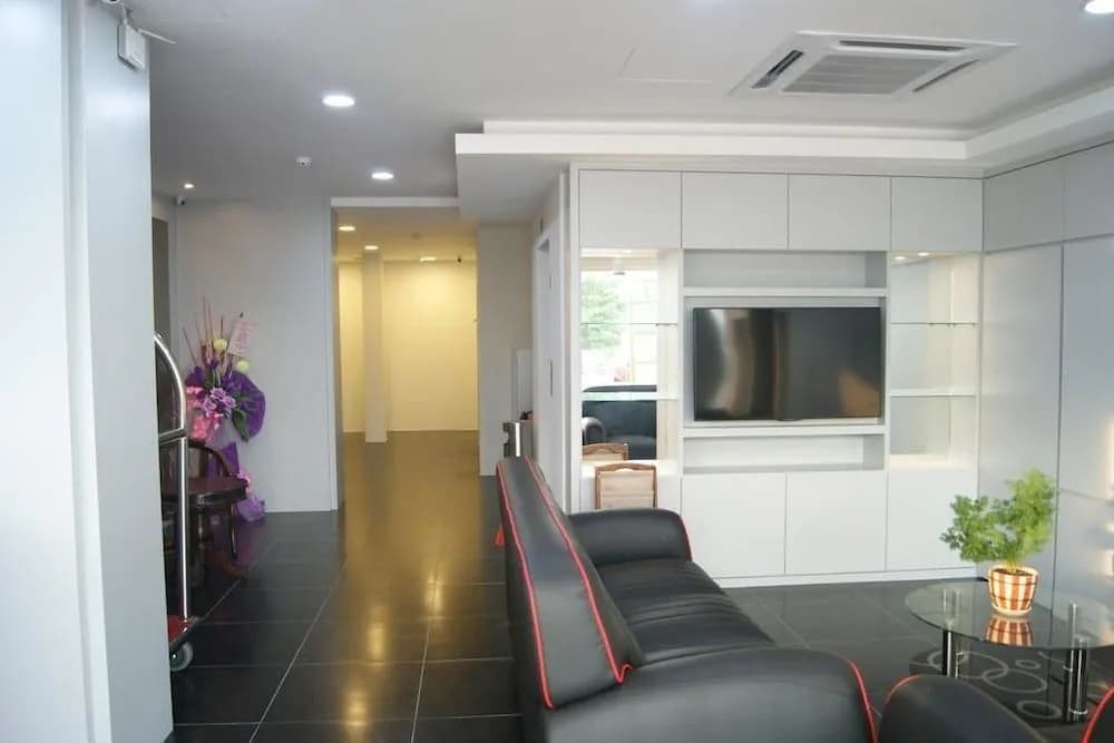 Double Happiness Hotel - photo 11
