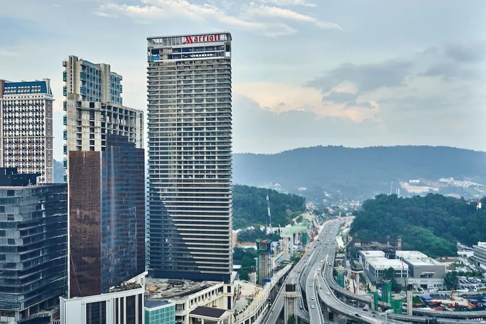 OYO Home 44050 Essential Studio Empire Marriot - photo 8