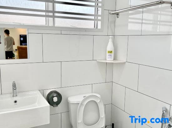H&H 3 by H&H Leisure Guest House - photo 5