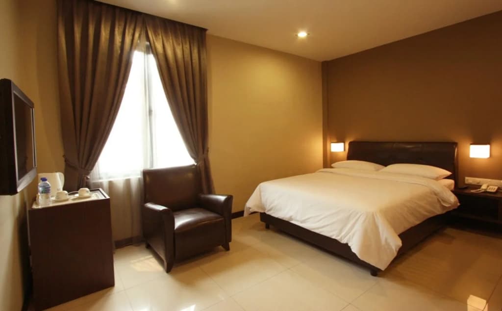 Rail Hotel - photo 1