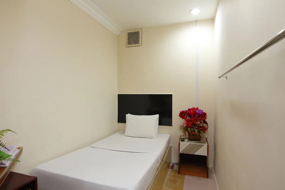 Cosy Inn by OYO Rooms - photo 8