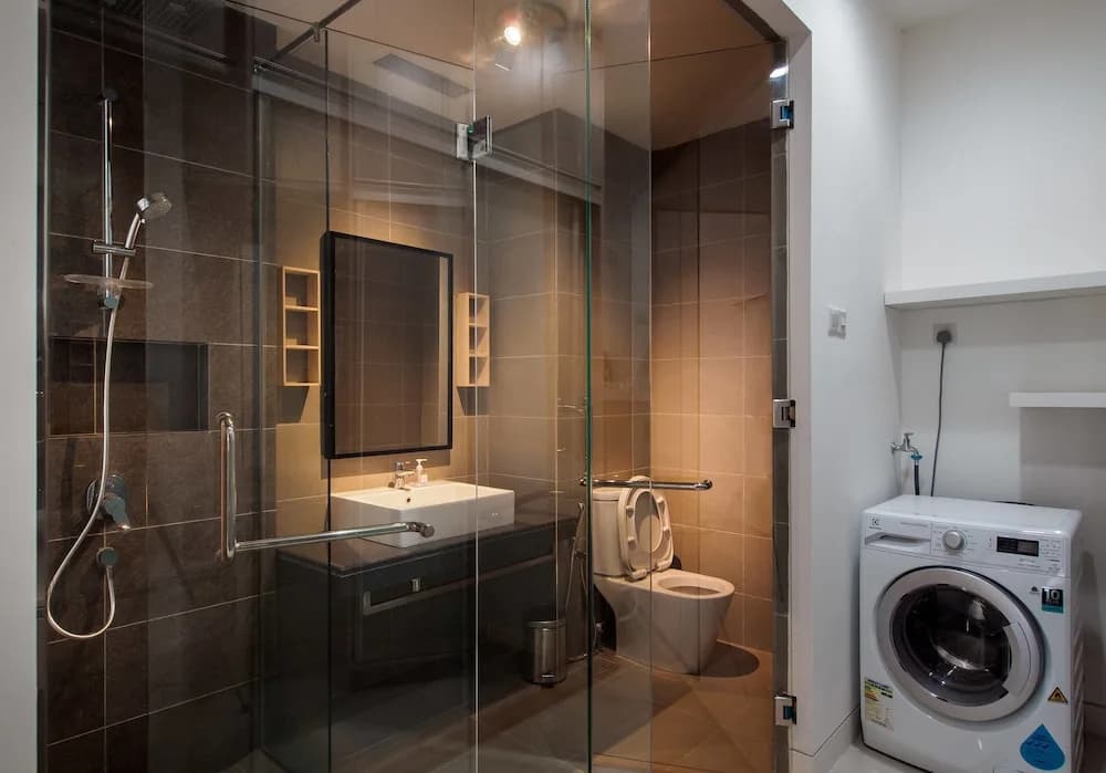 Dashing 1BR Next To Surian MRT - photo 4