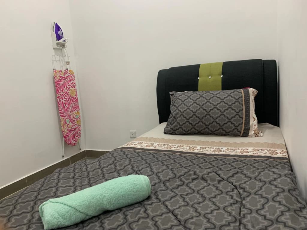 Lovely 2-BR service apartment with pool (melur @ troikaKB) - photo 4
