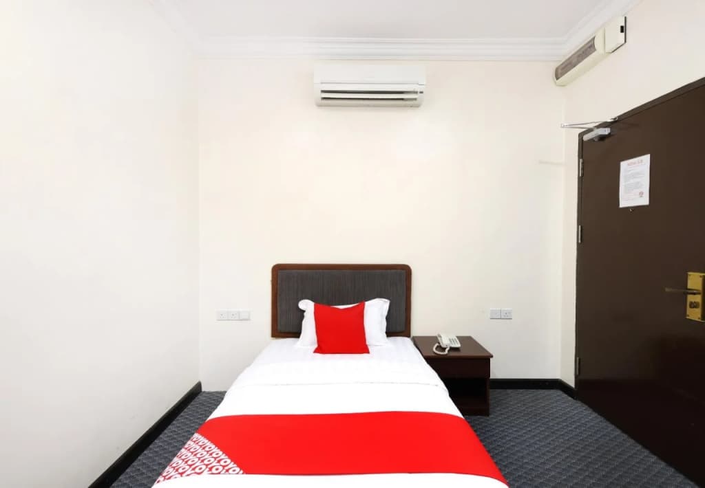 Comfort Hotel By OYO Rooms - photo 2