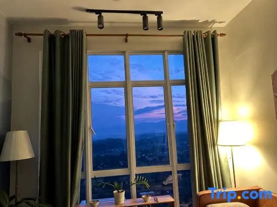 Lovely Luxury Hillview - photo 1