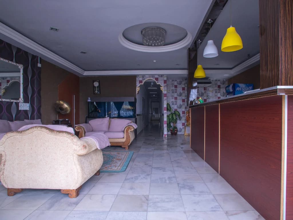 OYO 44010 Royals Star Hotel - photo 11