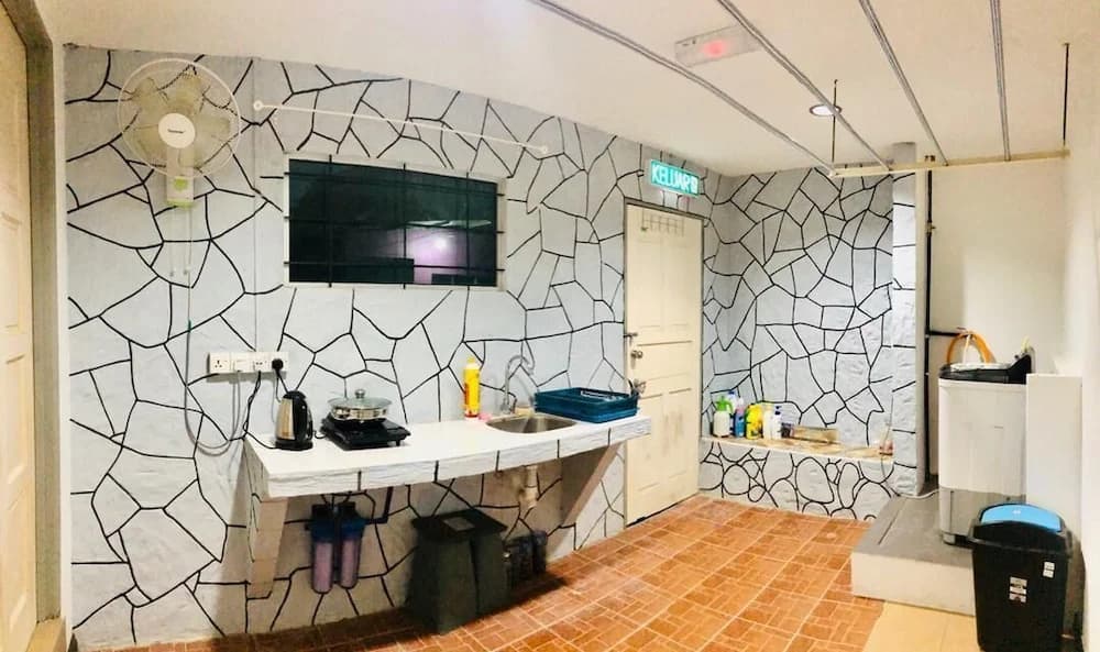 OYO HOME 90667 Chen Room Bs - photo 10