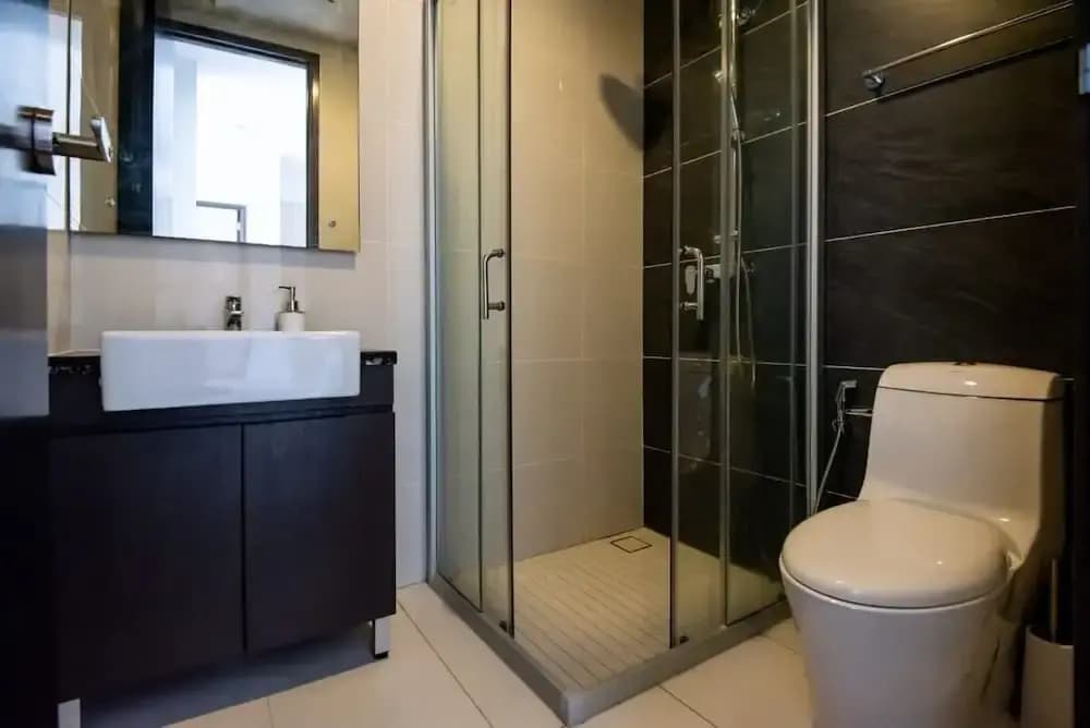 A Stylish 2BR Suite, Water Views, Free Parking - photo 8