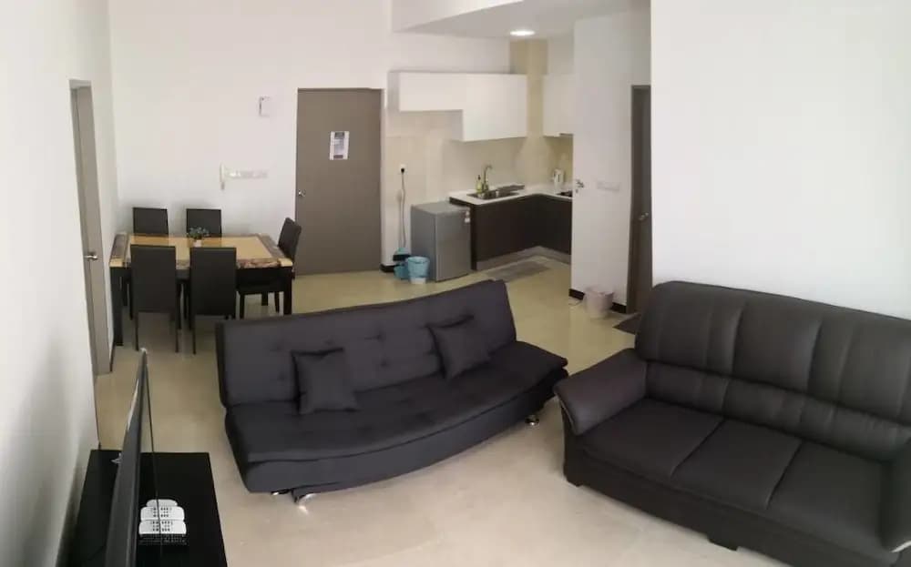 Vinz at Silverscape Luxury Residence - photo 4