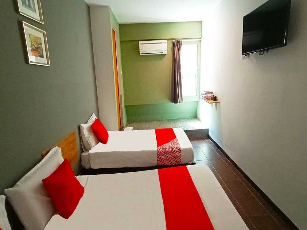 Golden Lounge by OYO Rooms - photo 5