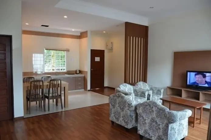 Iris House Resort - photo 4