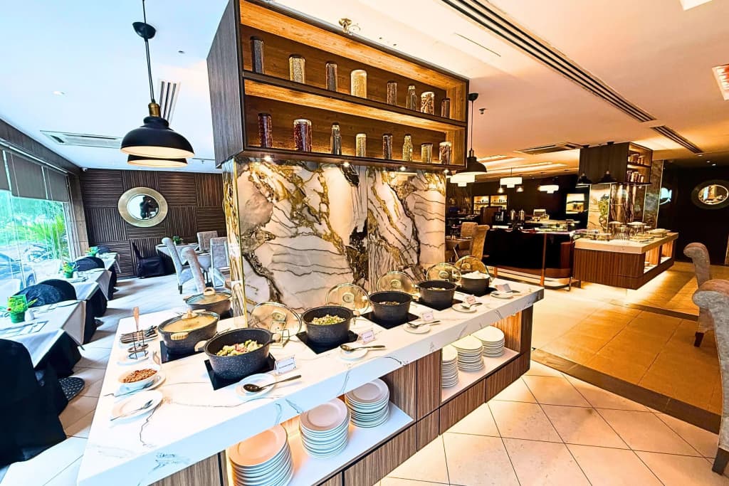 Howard Johnson by Wyndham Kota Kinabalu City Centre - photo 34